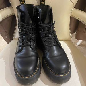 Dr martens platforms boots (worn 4times)
